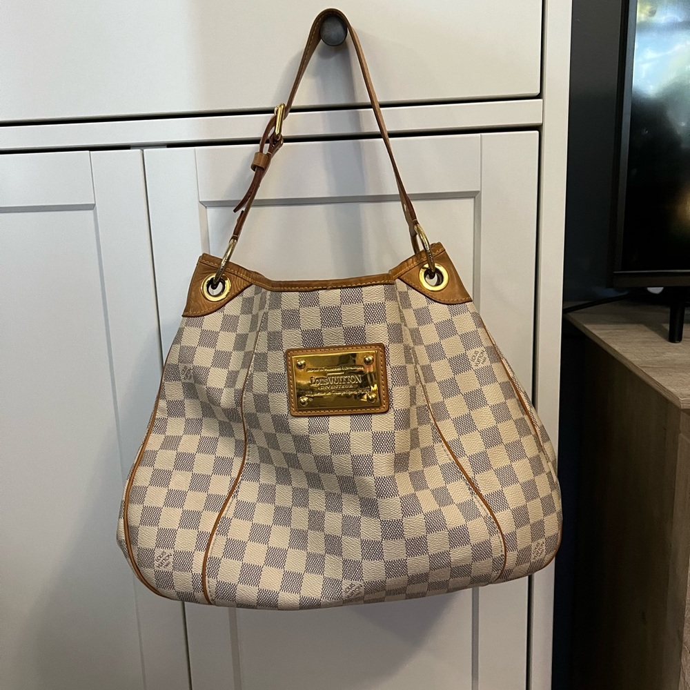 Pre-owned 100% authentic Louis Vuitton Galliera PM damier azur
